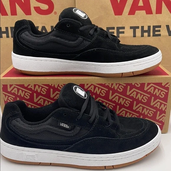 Vans WMNS Speed Ls Black/True White
VN000CTNBP6 Sneakers - Picture 2 of 16